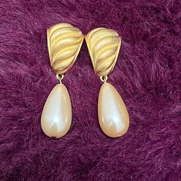 Vintage 80's Runway Authentic, Signed, Givenchy Gold and Pearl Drop Earings - Picture 1 of 7